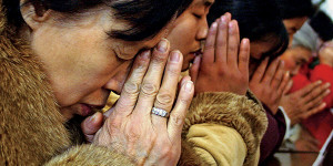 chinese-christians-praying