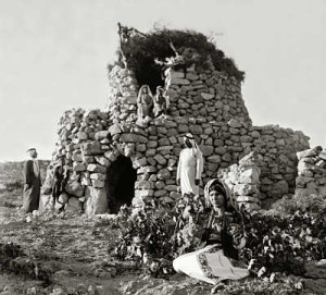Source: American Colony: Traditional Life and Customs